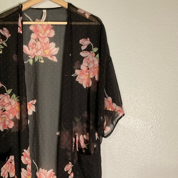 Gilli Kaftan Duster Length 3/4 Sleeve Black Floral One Size Pocket Front - Picture 2 of 8
